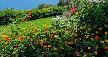 Villa Daniela con Piscina Privata e Discesa a Mare tra Catania e Siracusa