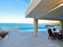 Villa, fumatori | 5 camere