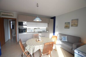 Apartment, Smoking