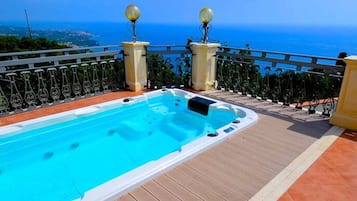7 bedrooms