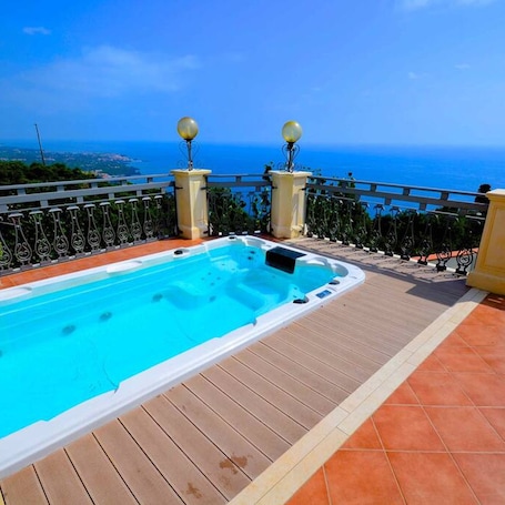 Villa, Smoking | 7 bedrooms