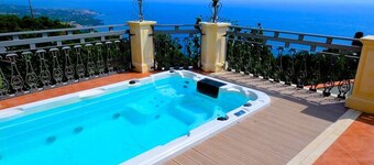 Villa La Timpa con Jacuzzi Privata e Meravigliosa Vista Dell Etna e del Mare