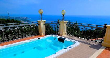 Villa La Timpa con Jacuzzi Privata e Meravigliosa Vista Dell Etna e del Mare