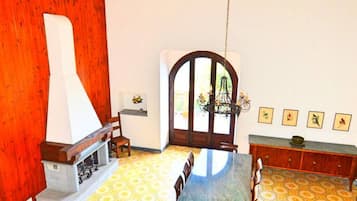 Rumah, Boleh Merokok | 7 kamar tidur