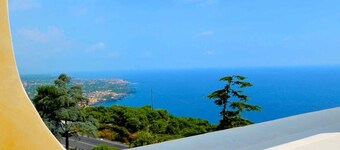 Villa La Timpa con Jacuzzi Privata e Meravigliosa Vista Dell Etna e del Mare