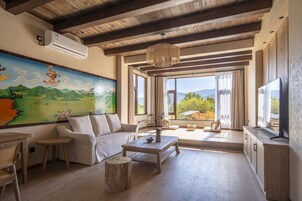 奢华套房 | 办公桌、笔记本电脑工作区、遮光窗帘、免费 WiFi