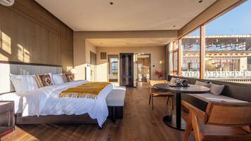 Luxury Double Room | 1 bedroom, desk, laptop workspace, blackout drapes
