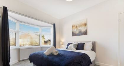 Elegant 4 Bedroom, Near South Park, Sleeps 7