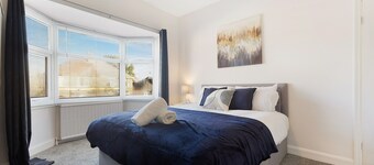 Elegant 4 Bedroom, Near South Park, Sleeps 7