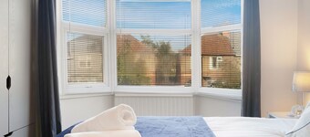 Elegant 4 Bedroom, Near South Park, Sleeps 7