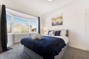 4 chambres, fer et planche à repasser, Wi-Fi, draps fournis