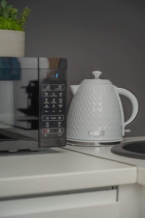 Microwave - Cozy Apartment | Balcony | Workspace (Wroclaw)