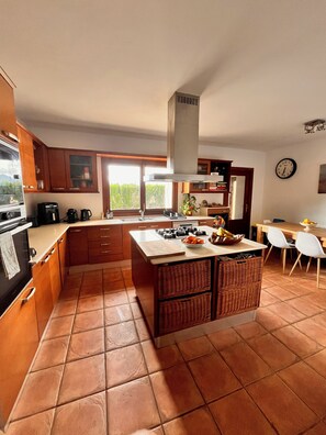 Frigorifero, microonde, forno, lavastoviglie