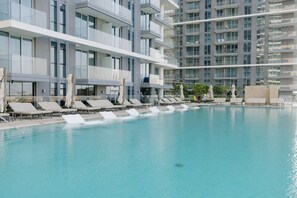 2 piscines extérieures