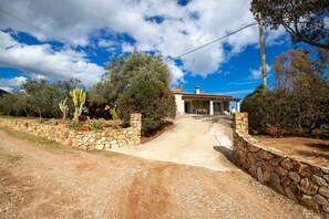 Exterior - Gorgeous villa in Sardinia 2 steps from the beach with wifi (Tertenia)