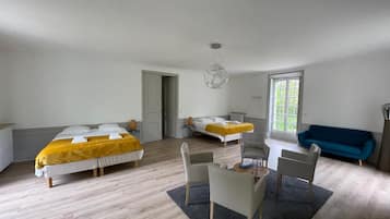 7 bedrooms, iron/ironing board, WiFi, bed sheets