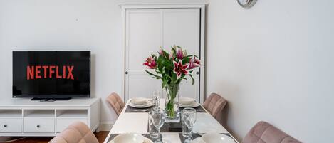 Comfort Apartment | In-room dining