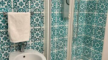 Shower, hair dryer, bidet, towels