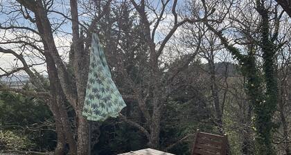 Bastidon au Cœur du Lubéron, a Lorée du Village de Cabrieres D`'aigues