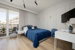 Studio, Balkon | Schreibtisch, laptopgeeigneter Arbeitsplatz, Bettwäsche