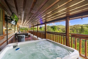 Indoor spa tub - Tequila Moon (Sevierville)