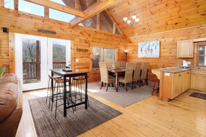 Dining - Angel's Crest | By Colonial Properties (Pigeon Forge)