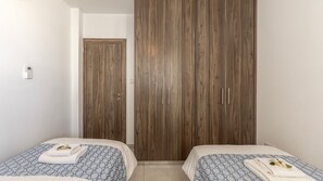 5 Schlafzimmer, Bügeleisen/Bügelbrett, Reisekinderbett, WLAN