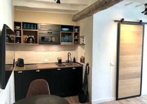 Microwave, dishwasher