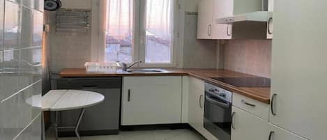 Frigorífic, microones, forn i placa de cuina
