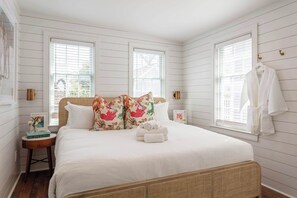 4 bedrooms, desk, iron/ironing board, travel crib