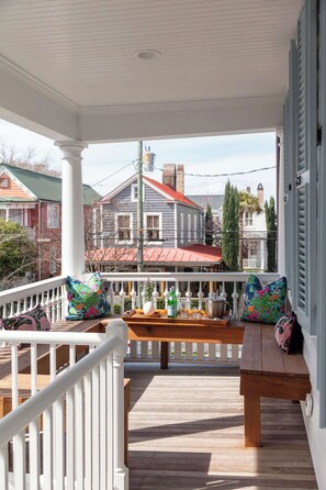 المنطقة المحيطة بالمنشأة