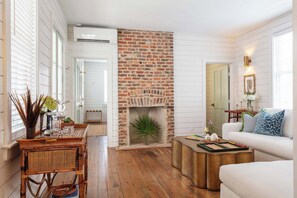 Fernseher, Kamin, Arbeitsbereiche