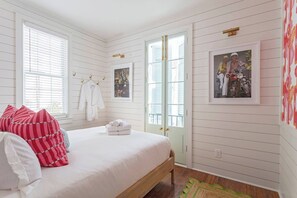 4 Schlafzimmer, Schreibtisch, Bügeleisen/Bügelbrett, Reisekinderbett