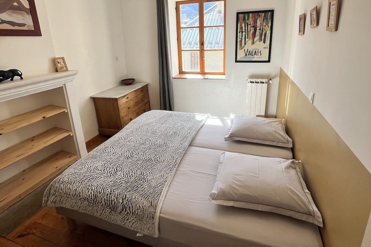 Eenpersoonskamer, uitzicht op bergen | Gratis wifi, beddengoed