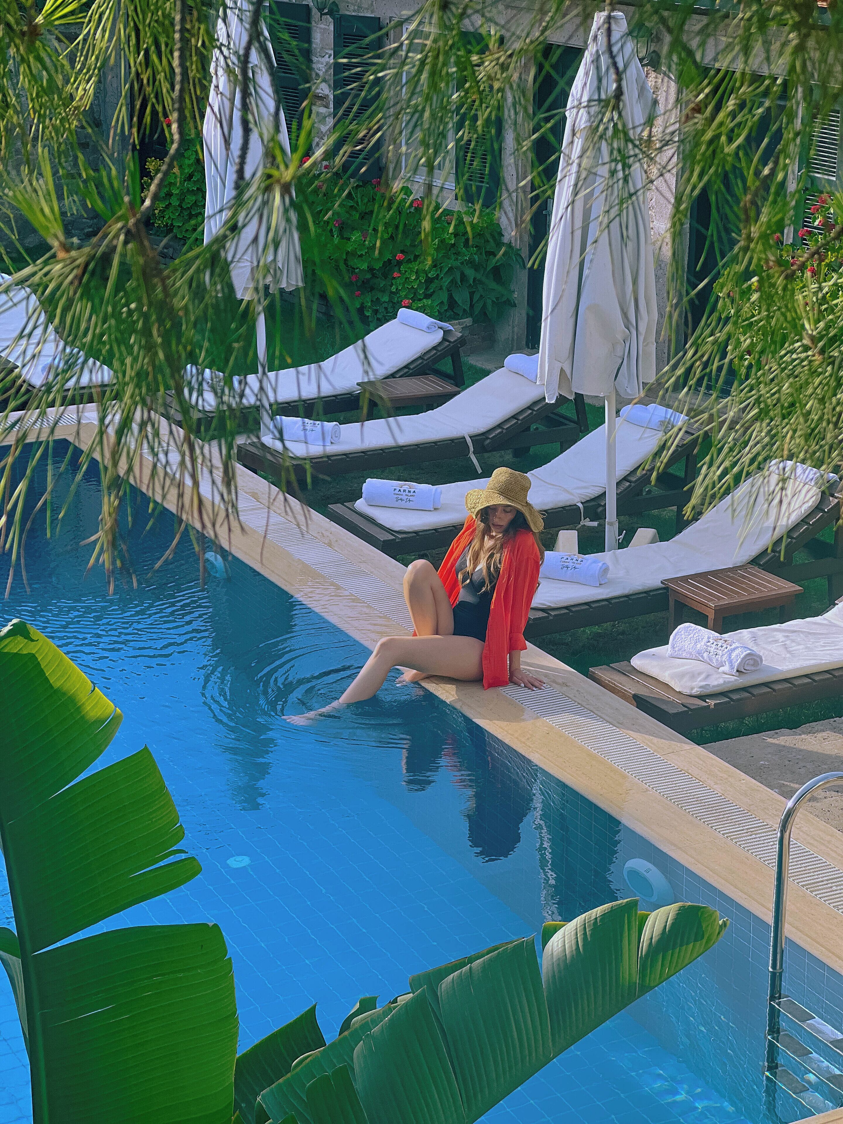 Seasonal outdoor pool, pool umbrellas, sun loungers