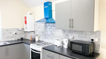 Apartment | Private kitchen | Fridge, microwave, oven, stovetop