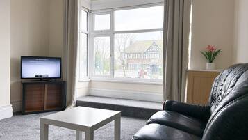 Apartment | Living area | TV