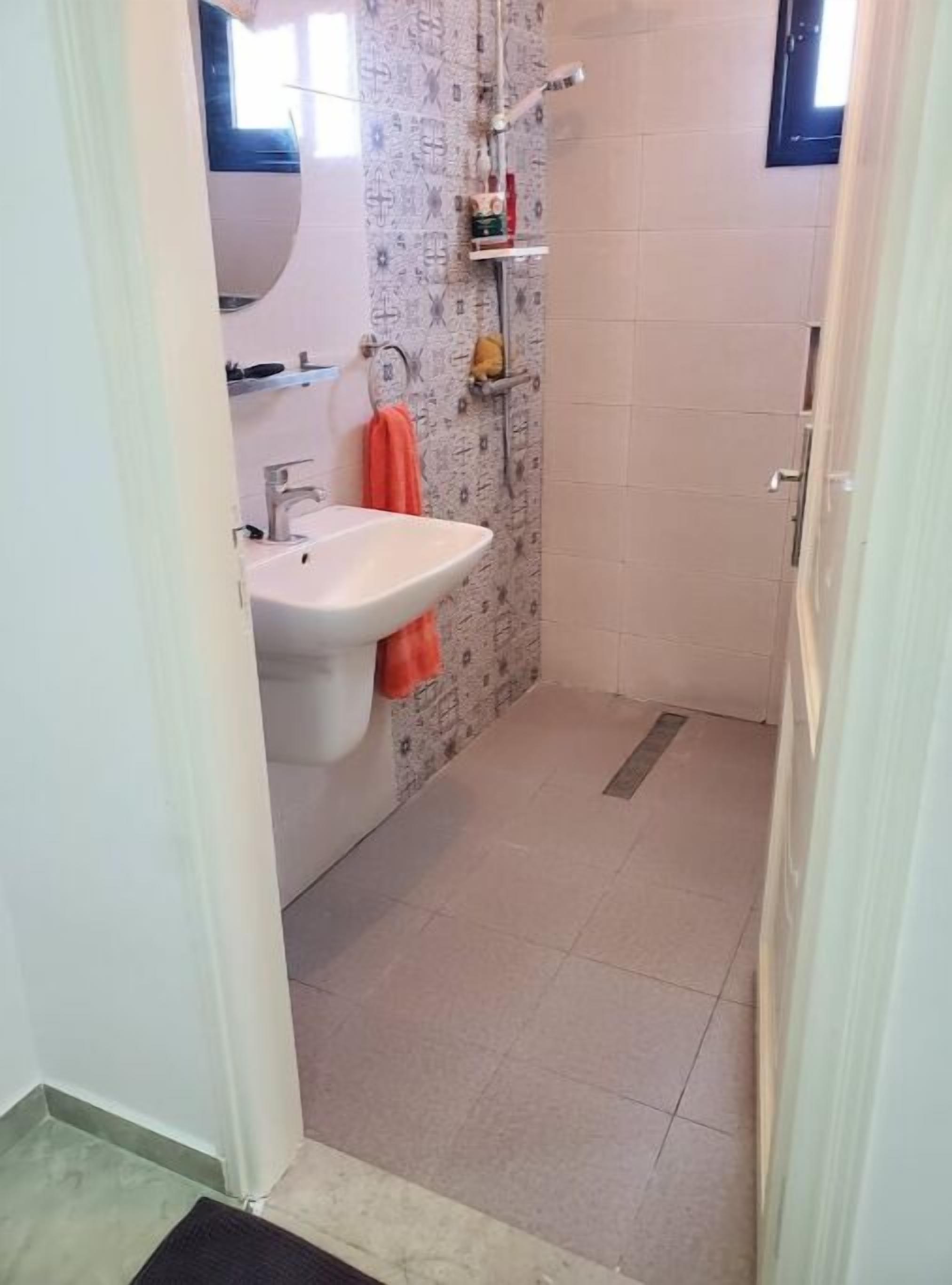 Serviettes fournies, savon, papier toilette