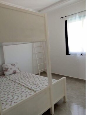 4 bedrooms, free WiFi, bed sheets