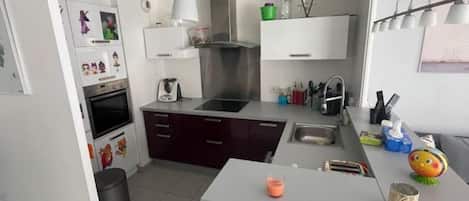 Kühlschrank, Ofen, Herdplatte, Geschirrspüler