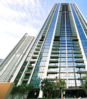 Apartment | 2 bedrooms - Downtown Escape Lush 2BR w Burj Khalifa View (Dubai)