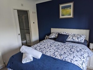 Room 3 Kingsize, Ensuite Shower - Little Barham B&B (Braintree)