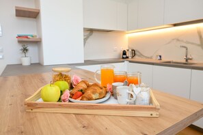 Kühlschrank, Ofen, Herdplatte, Geschirrspüler