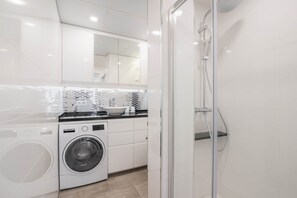 ヘアドライヤー、タオル