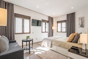 3 室のベッドルーム、アイロン / アイロン台、WiFi、ベッドシーツ