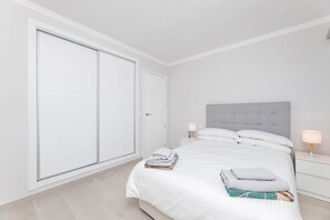 4 chambres, fer et planche à repasser, Wi-Fi, draps fournis