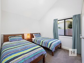 2 chambres, fer et planche Ă repasser, draps fournis