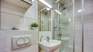 Standard Studio, Microwave, Mountain View (Cozy Penthouse with Panoramic view) | Bathroom - Cozy penthouse with Panoramic view (Zagreb)