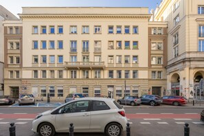 Front of property - Apartment for 6 in the Heart of Warsaw (Warsaw)