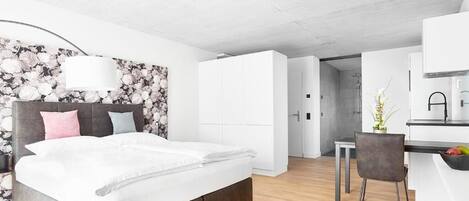 1 bedroom, desk, free WiFi, bed sheets